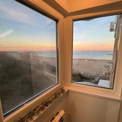 Rent of a furnished 3-room apartment, 80 m², with a sea view, Faleza Nord, Constanța, Romania